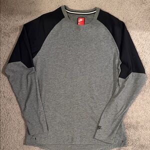 Nike Tech Sportswear Red Tag Long Sleeve Shirt Size M - Excellent Condition Gray